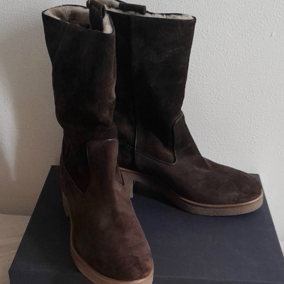 New Theory Crepe Heel Bootie Brown Cow Suede , Dyed Shearling Lamb Sz 41 Italy - Picture 5 of 8